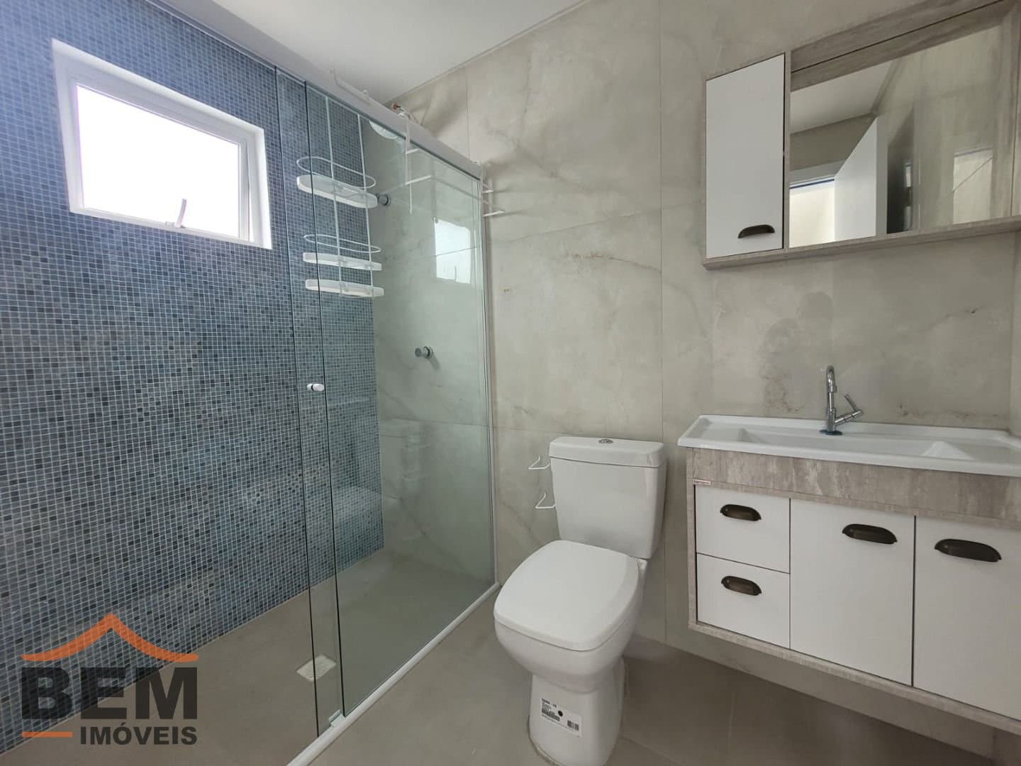 Apartamento para Locação com 2 quartos sendo 1 suíte, 1 vaga no bairro Murta em Itajaí/SC