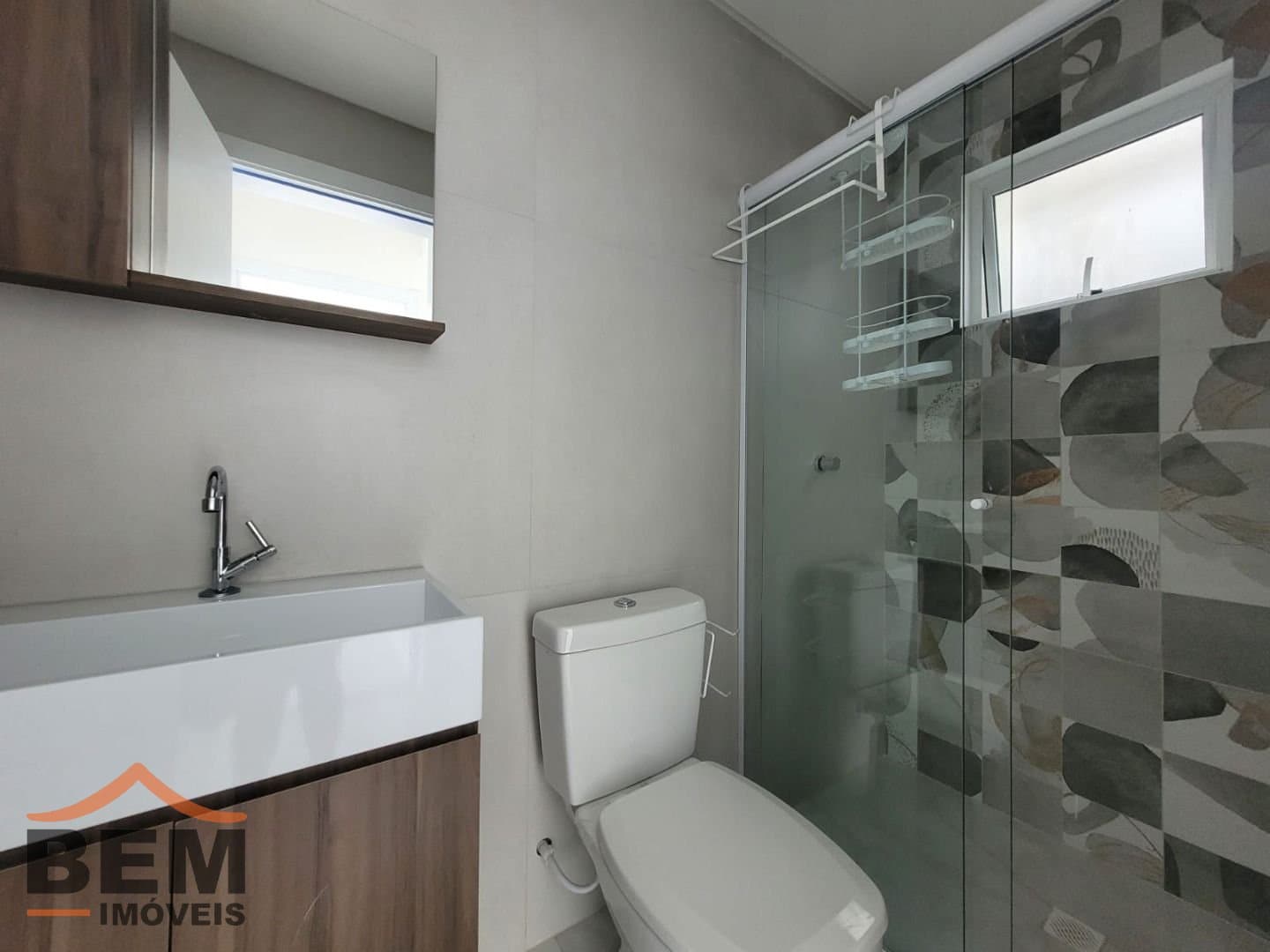 Apartamento para Locação com 2 quartos sendo 1 suíte, 1 vaga no bairro Murta em Itajaí/SC