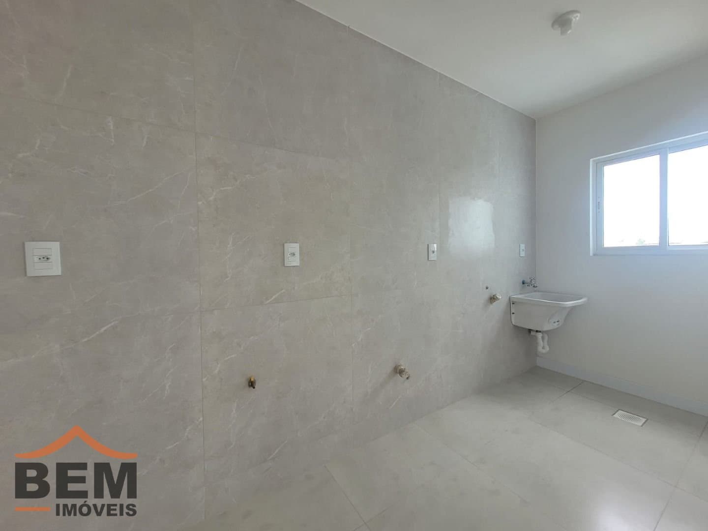 Apartamento para Locação com 2 quartos sendo 1 suíte, 1 vaga no bairro Murta em Itajaí/SC