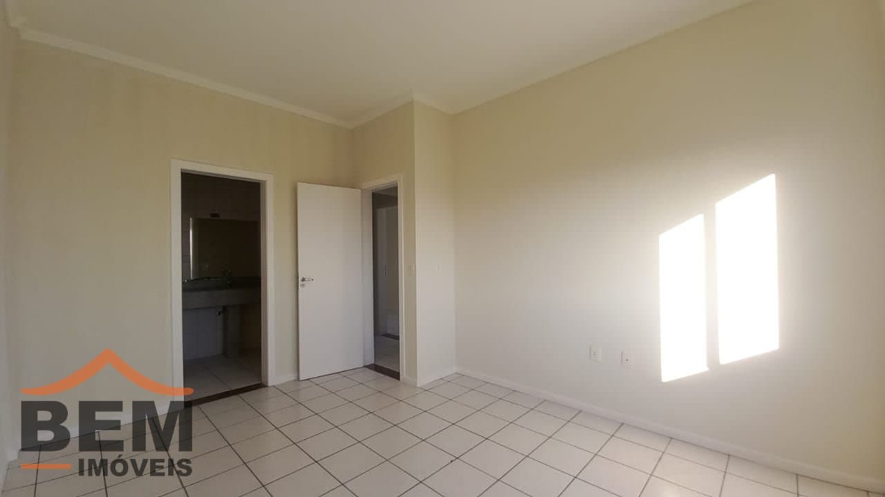 Apartamento para Locação com 3 quartos e 100m² no bairro Centro, em Itajaí - SC