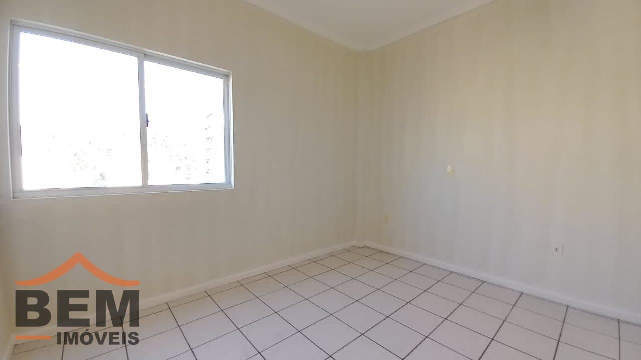 Apartamento para Locação com 3 quartos e 100m² no bairro Centro, em Itajaí - SC