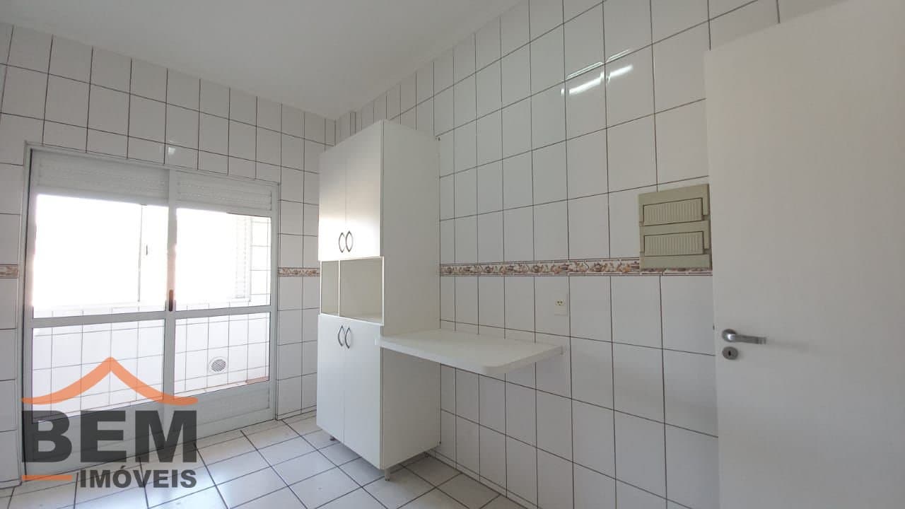 Apartamento para Locação com 3 quartos e 100m² no bairro Centro, em Itajaí - SC