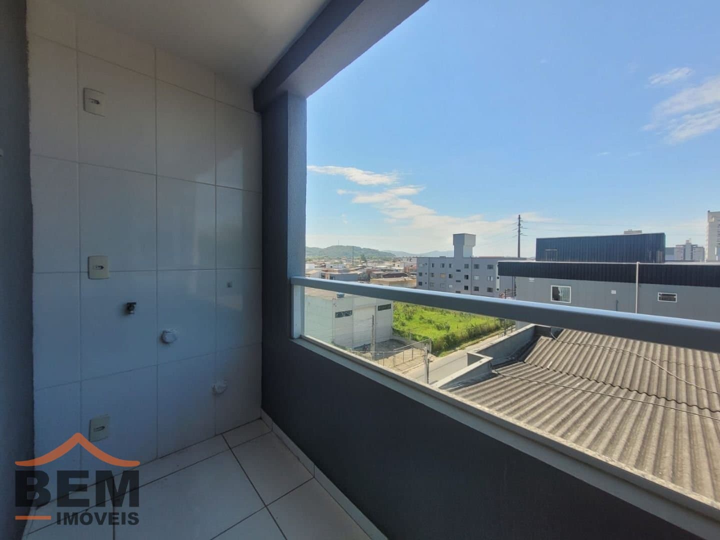 Apartamento para Locação com 2 quartos sendo 1 suíte, 1 vaga no bairro São Vicente em Itajaí/SC