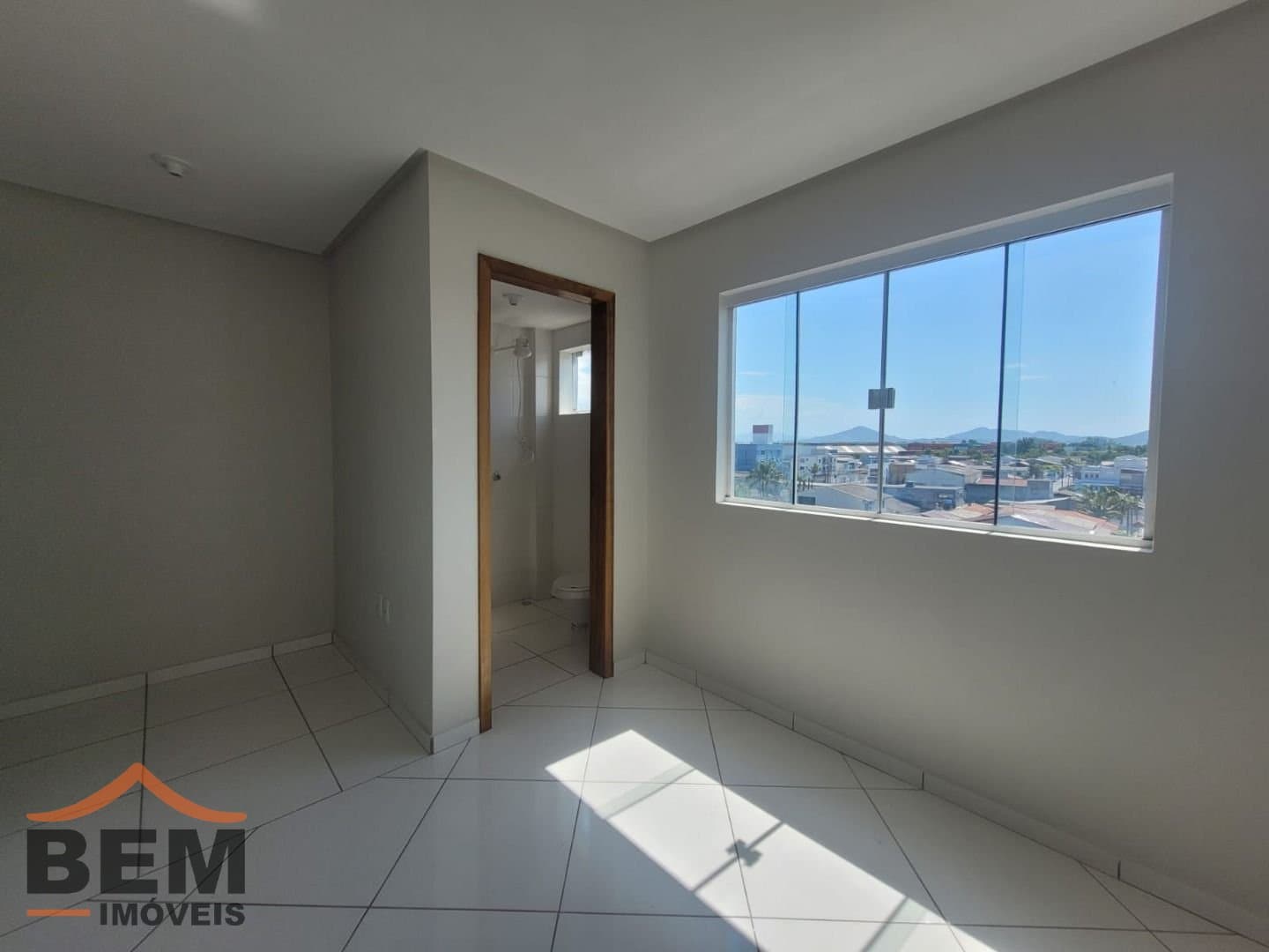 Apartamento para Locação com 2 quartos sendo 1 suíte, 1 vaga no bairro São Vicente em Itajaí/SC