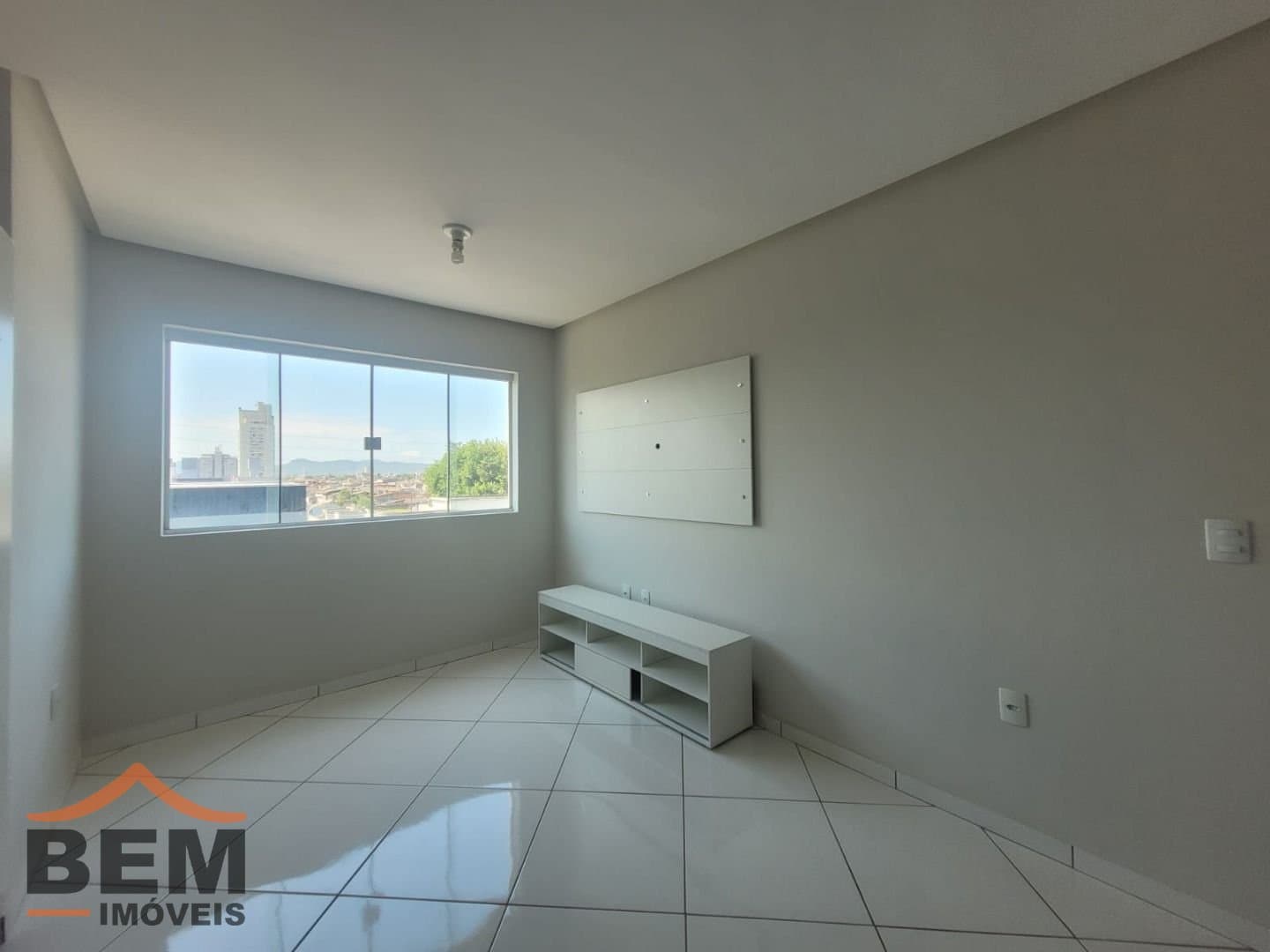 Apartamento para Locação com 2 quartos sendo 1 suíte, 1 vaga no bairro São Vicente em Itajaí/SC