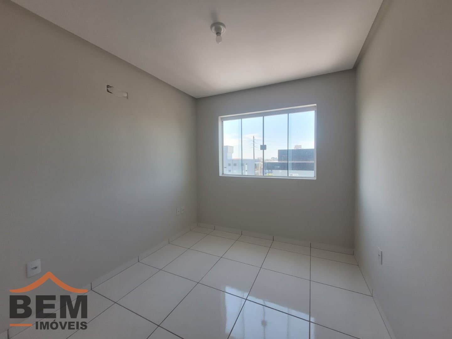 Apartamento para Locação com 2 quartos sendo 1 suíte, 1 vaga no bairro São Vicente em Itajaí/SC