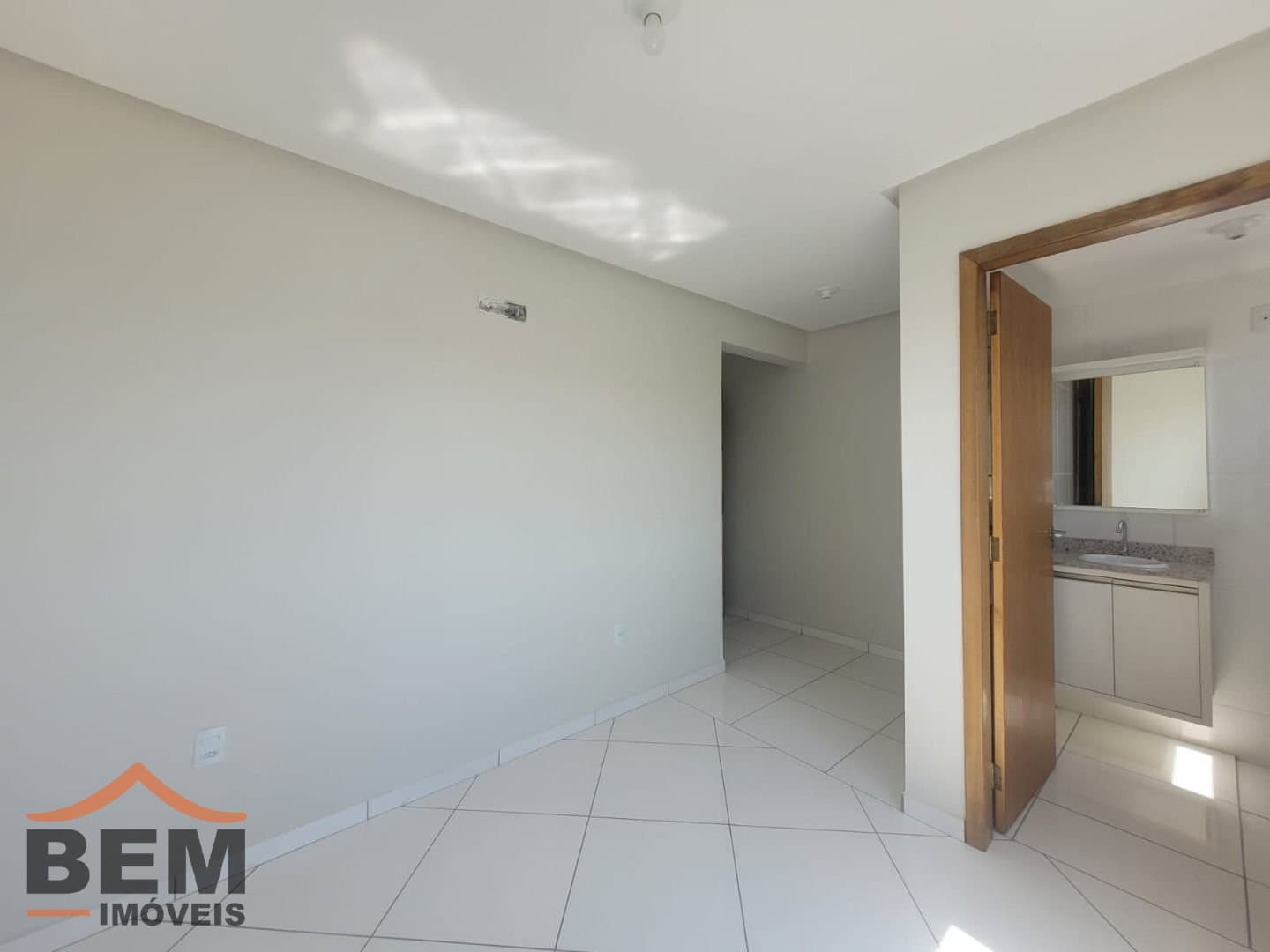 Apartamento para Locação com 2 quartos sendo 1 suíte, 1 vaga no bairro São Vicente em Itajaí/SC