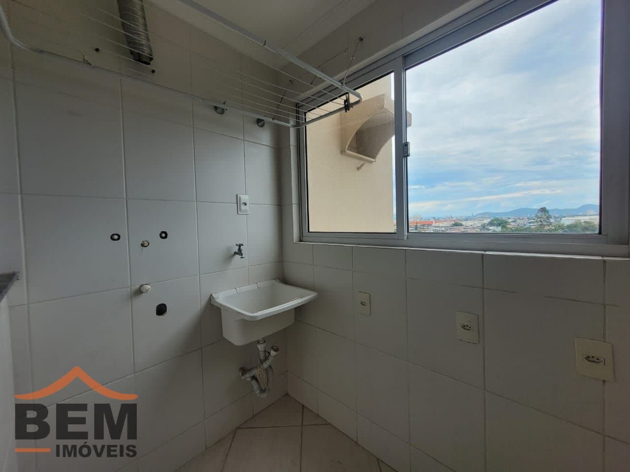 Apartamento para alugar com 2 quartos e 70 m² no bairro Dom Bosco, em Itajaí.