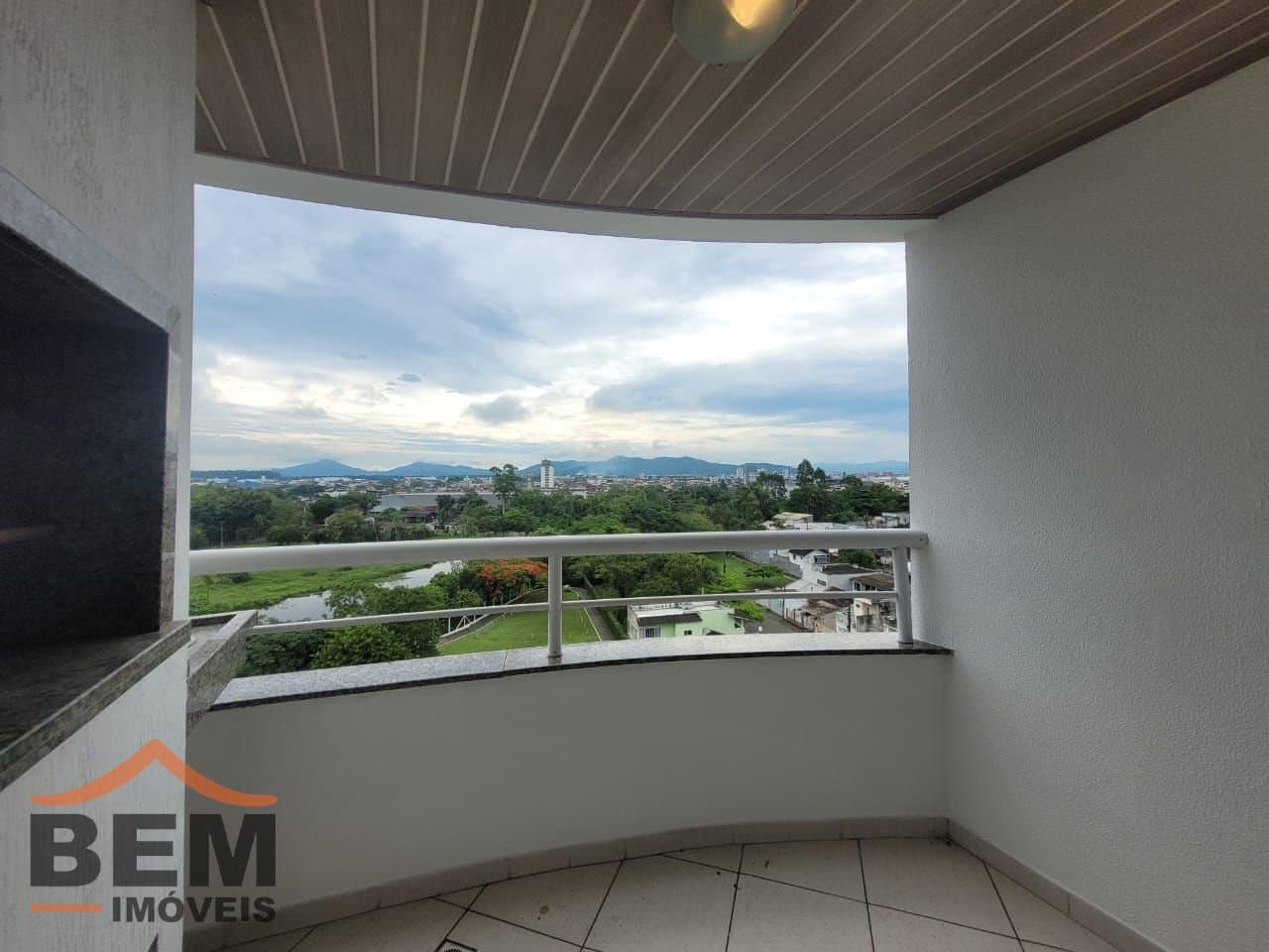 Apartamento para alugar com 2 quartos e 70 m² no bairro Dom Bosco, em Itajaí.