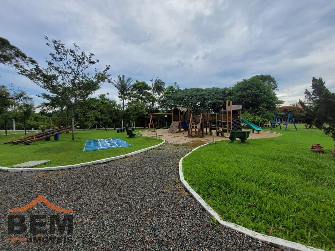 Apartamento para alugar com 2 quartos e 70 m² no bairro Dom Bosco, em Itajaí.