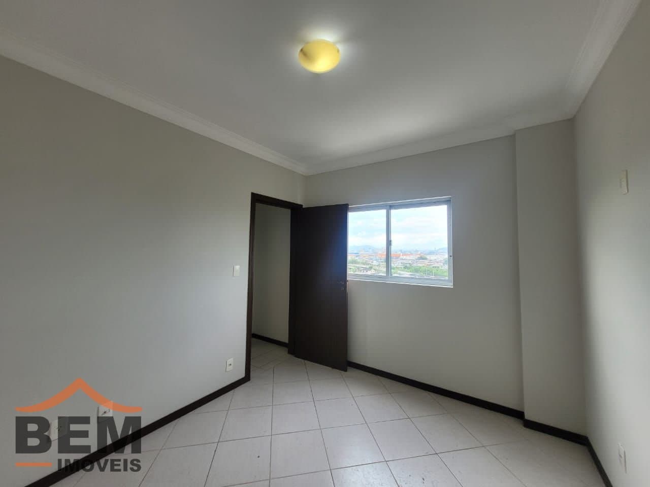 Apartamento para alugar com 2 quartos e 70 m² no bairro Dom Bosco, em Itajaí.