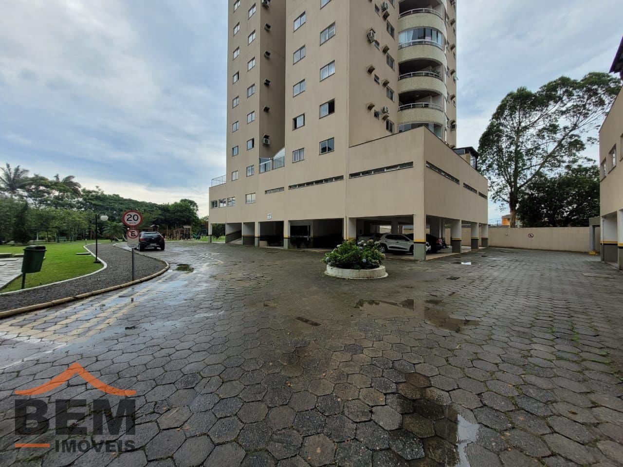 Apartamento para alugar com 2 quartos e 70 m² no bairro Dom Bosco, em Itajaí.