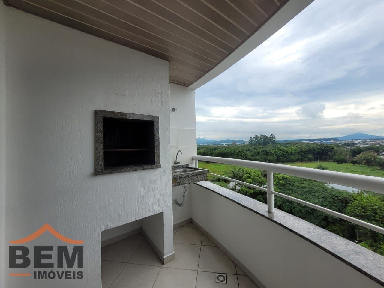 Apartamento para alugar com 2 quartos e 70 m² no bairro Dom Bosco, em Itajaí.