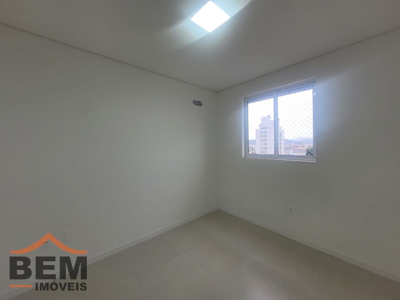 Apartamento para Locação com 2 quartos, 1 vaga no bairro São Vicente em Itajaí/SC