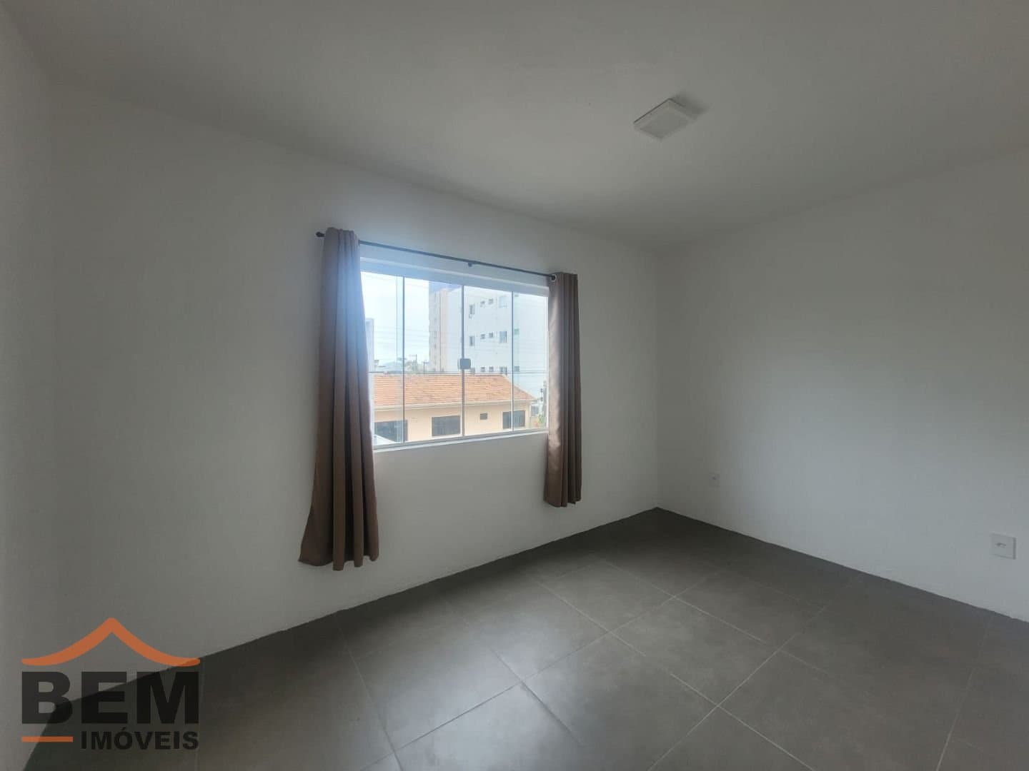 Apartamento para Locação com 1 quarto, 1 vaga no bairro Centro em Navegantes/SC