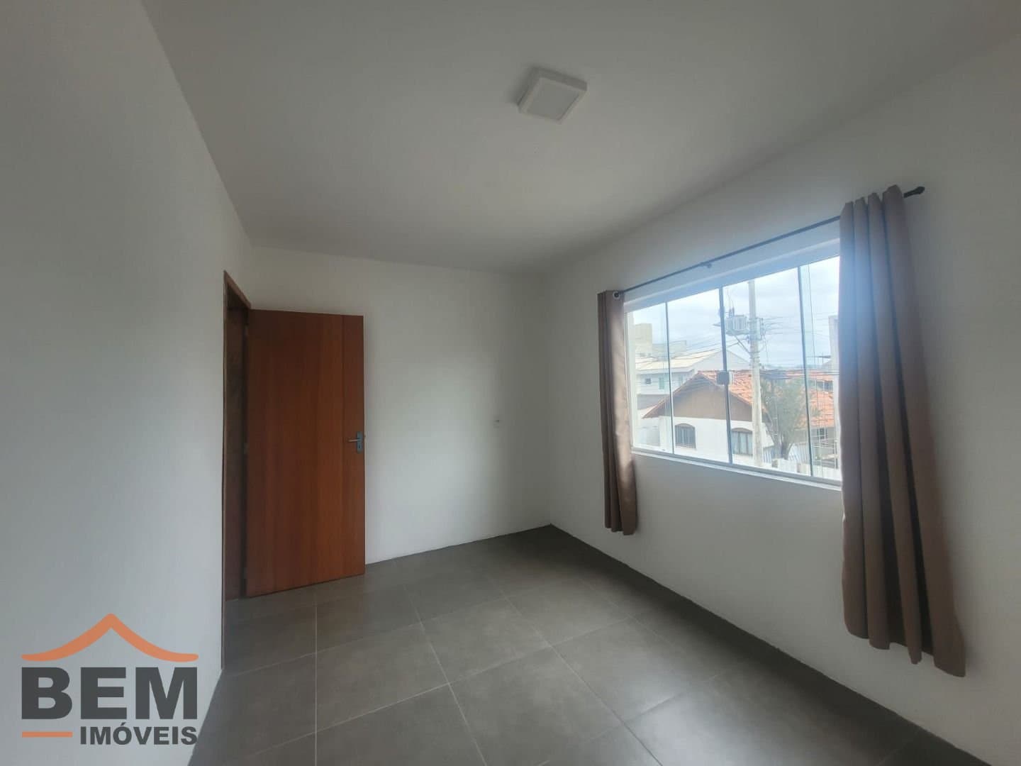 Apartamento para Locação com 1 quarto, 1 vaga no bairro Centro em Navegantes/SC