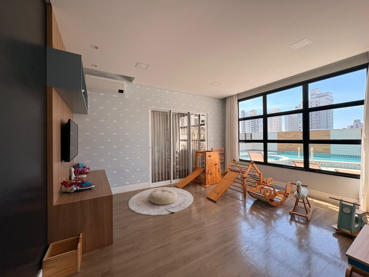 Apartamento à Venda com 3 quartos sendo 1 suíte, 2 vagas no bairro Vila Operária em Itajaí/SC: 19 - ESPAÇO KIDS
