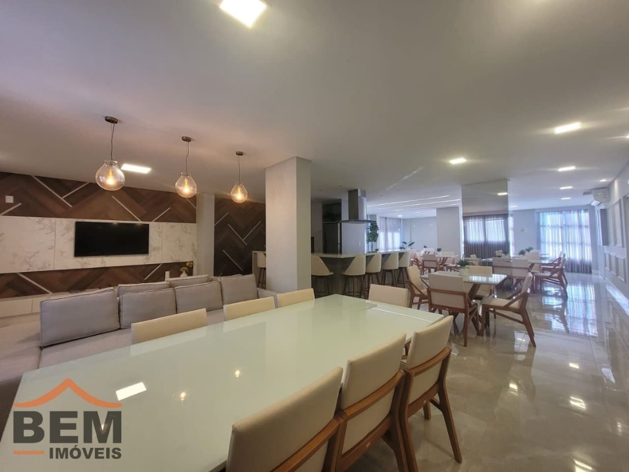 Apartamento à Venda com 3 quartos sendo 1 suíte, 2 vagas no bairro Vila Operária em Itajaí/SC: 23 - SALÃO DE FESTAS