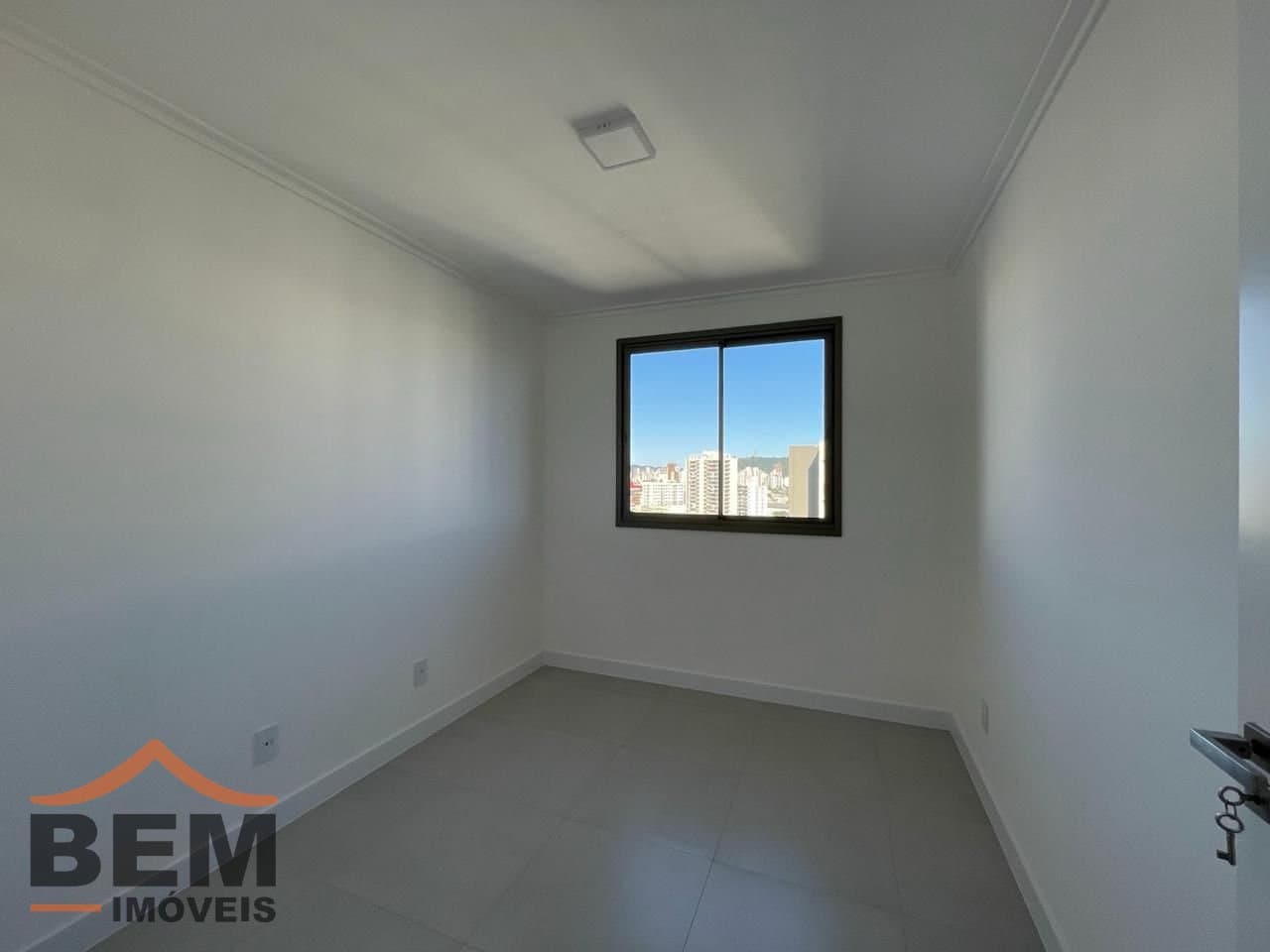 Apartamento para Locação com 2 quartos sendo 1 suíte, 1 vaga no bairro São Vicente em Itajaí/SC