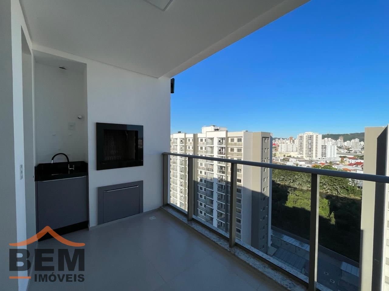 Apartamento para Locação com 2 quartos sendo 1 suíte, 1 vaga no bairro São Vicente em Itajaí/SC