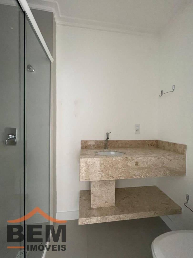 Apartamento para Locação com 2 quartos sendo 1 suíte, 1 vaga no bairro São Vicente em Itajaí/SC