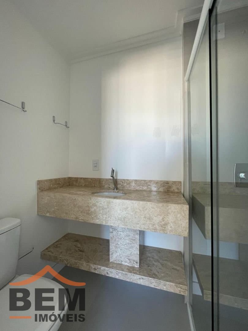 Apartamento para Locação com 2 quartos sendo 1 suíte, 1 vaga no bairro São Vicente em Itajaí/SC