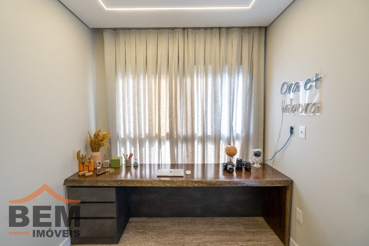 Apartamento à Venda com 3 quartos sendo 3 suítes, 3 vagas no bairro Fazenda em Itajaí/SC