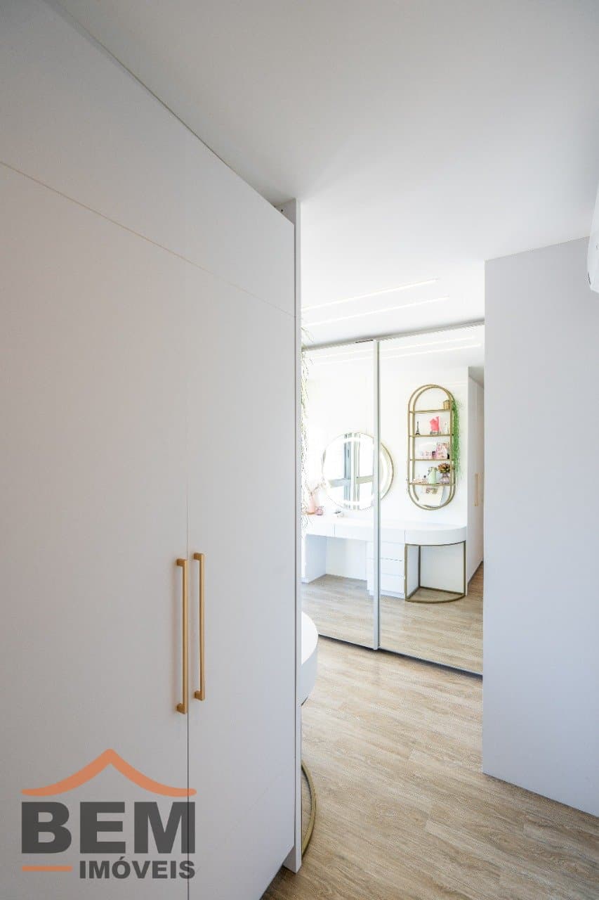 Apartamento à Venda com 3 quartos sendo 3 suítes, 3 vagas no bairro Fazenda em Itajaí/SC
