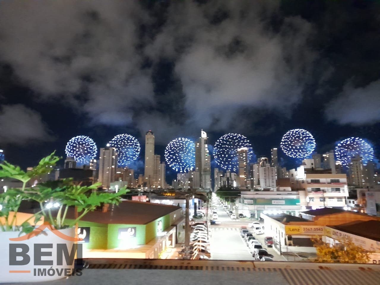 Apartamento à Venda com 3 quartos sendo 1 suíte, 1 vaga no bairro Centro em Balneário Camboriú/SC