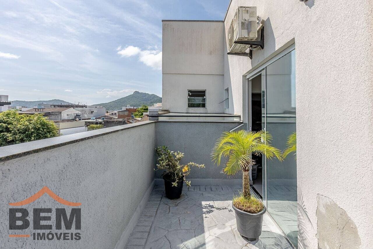 Apartamento à Venda com 3 quartos sendo 1 suíte, 1 vaga no bairro Centro em Balneário Camboriú/SC