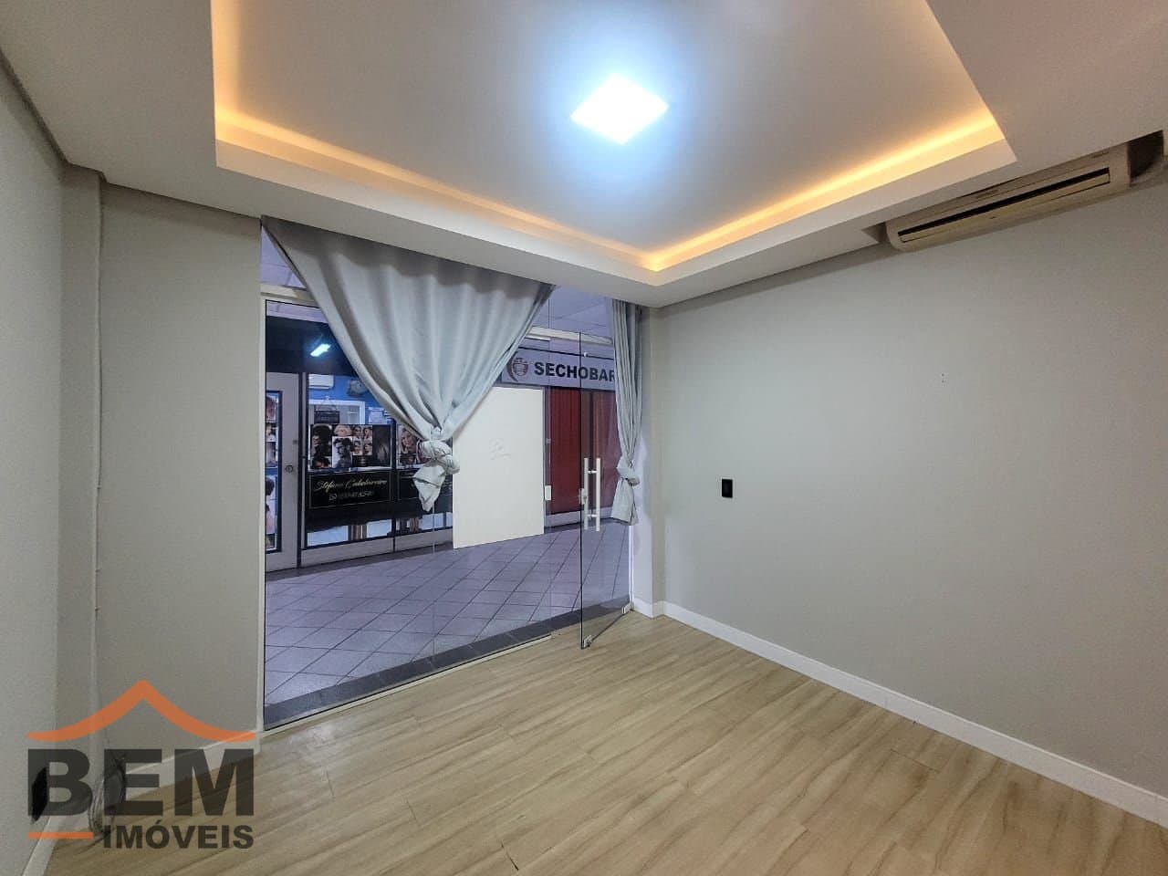 Salas/Conjuntos para Locação com 18m² no bairro Centro, em Itajaí - SC