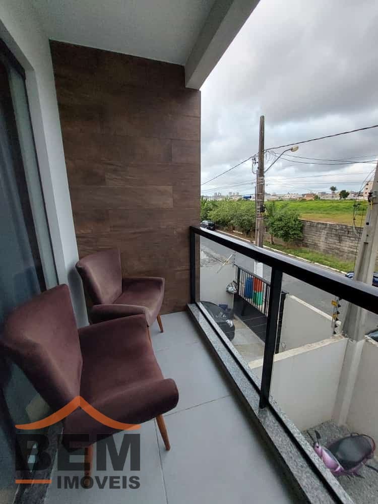 Casa à Venda com 2 quartos sendo 2 suítes no bairro Santa Regina em Camboriú/SC
