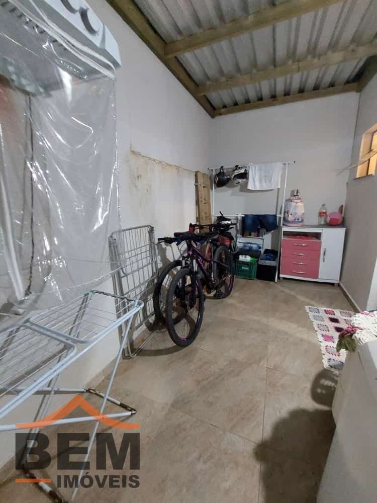 Casa à Venda com 2 quartos sendo 2 suítes no bairro Santa Regina em Camboriú/SC