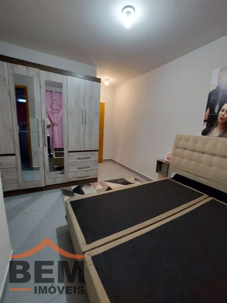 Casa à Venda com 2 quartos sendo 2 suítes no bairro Santa Regina em Camboriú/SC