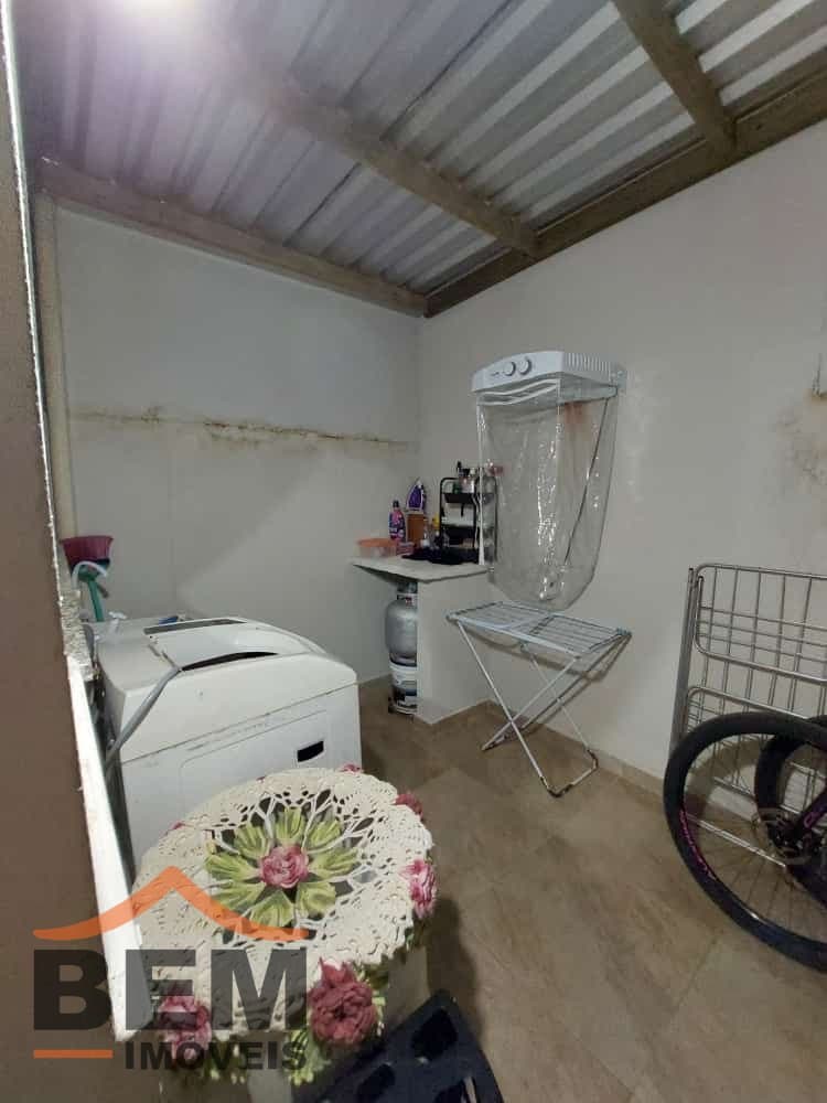 Casa à Venda com 2 quartos sendo 2 suítes no bairro Santa Regina em Camboriú/SC