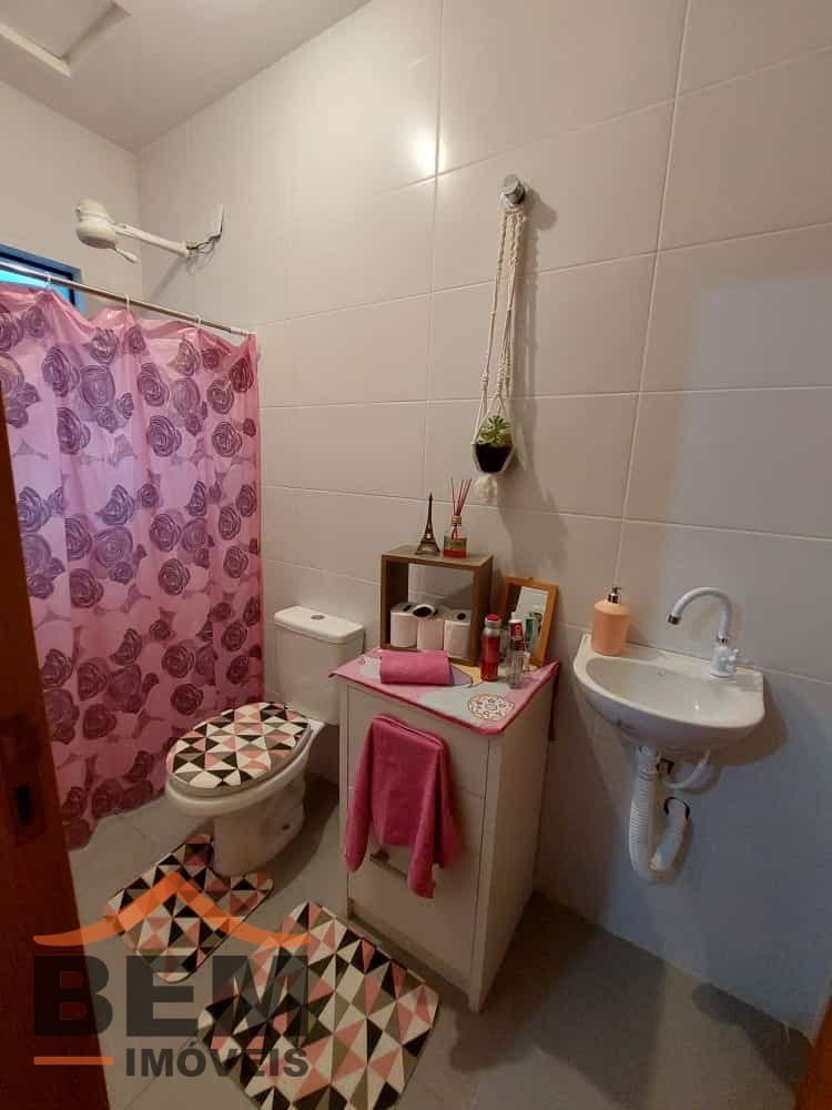 Casa à Venda com 2 quartos sendo 2 suítes no bairro Santa Regina em Camboriú/SC