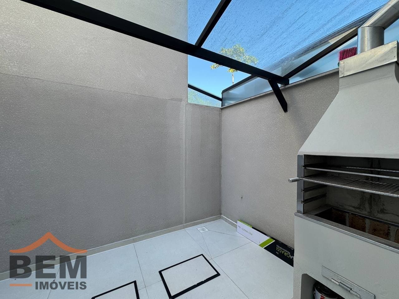 Casa à Venda com 2 quartos sendo 2 suítes, 1 vaga no bairro Santa Regina em Camboriú/SC