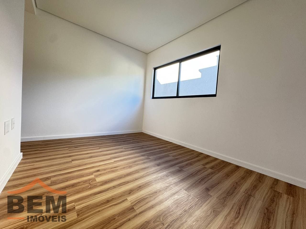 Casa à Venda com 2 quartos sendo 2 suítes, 1 vaga no bairro Santa Regina em Camboriú/SC