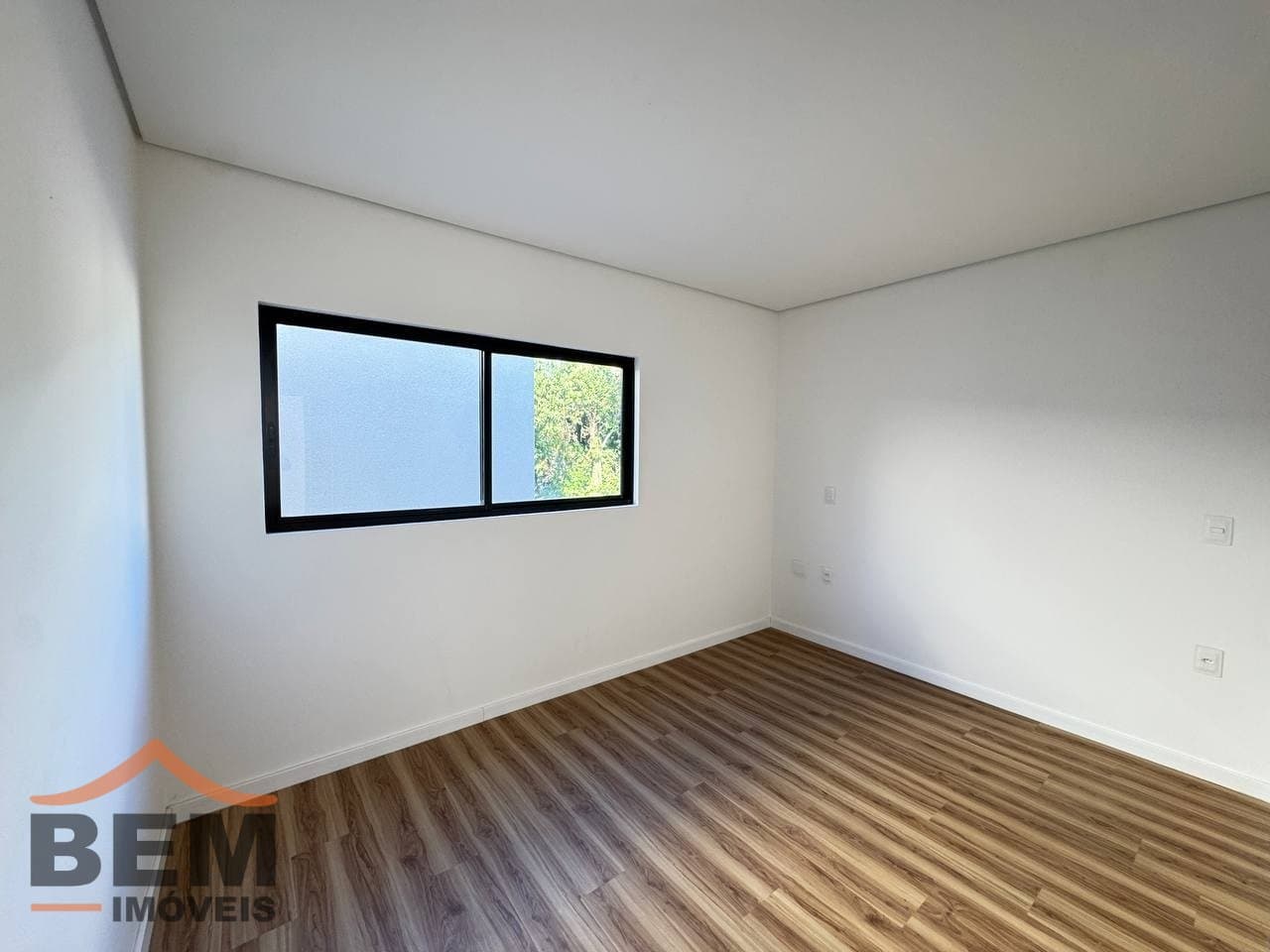 Casa à Venda com 2 quartos sendo 2 suítes, 1 vaga no bairro Santa Regina em Camboriú/SC