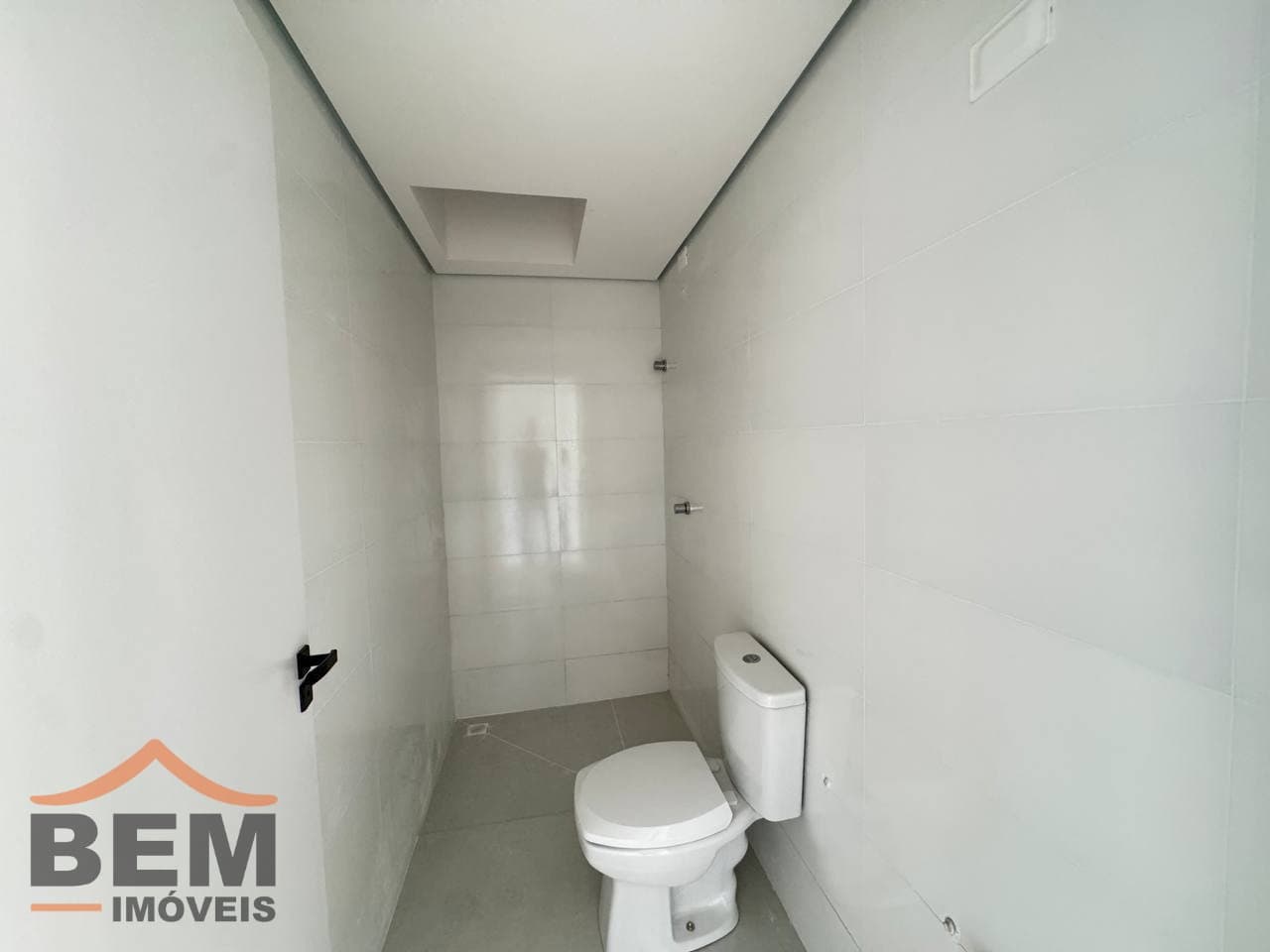 Casa à Venda com 2 quartos sendo 2 suítes, 1 vaga no bairro Santa Regina em Camboriú/SC