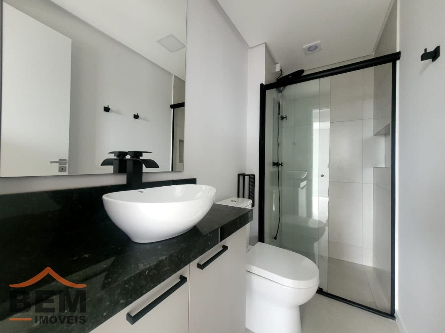Apartamento para Locação com 3 quartos sendo 1 suíte, 2 vagas no bairro Vila Operária em Itajaí/SC