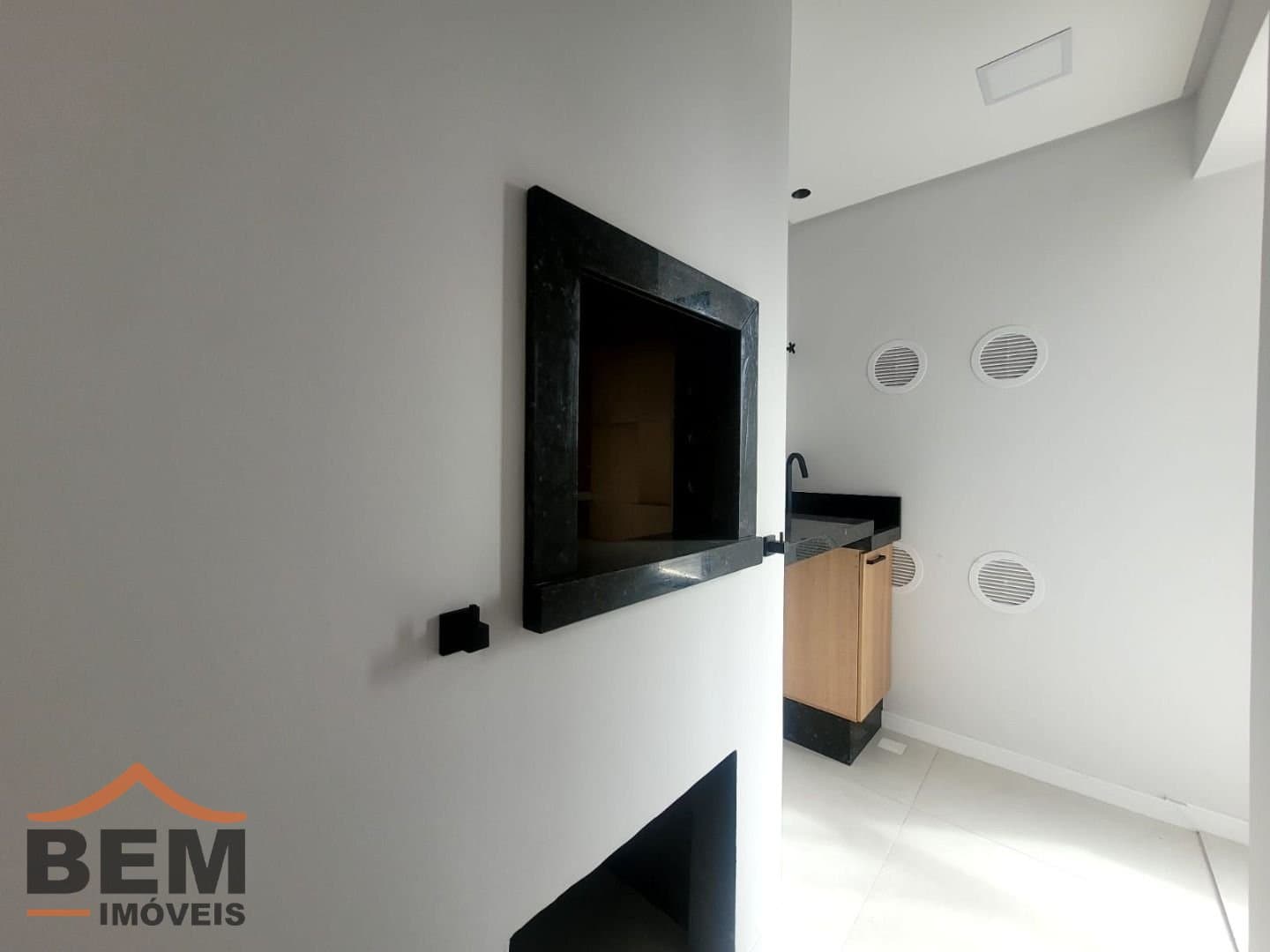 Apartamento para Locação com 3 quartos sendo 1 suíte, 2 vagas no bairro Vila Operária em Itajaí/SC