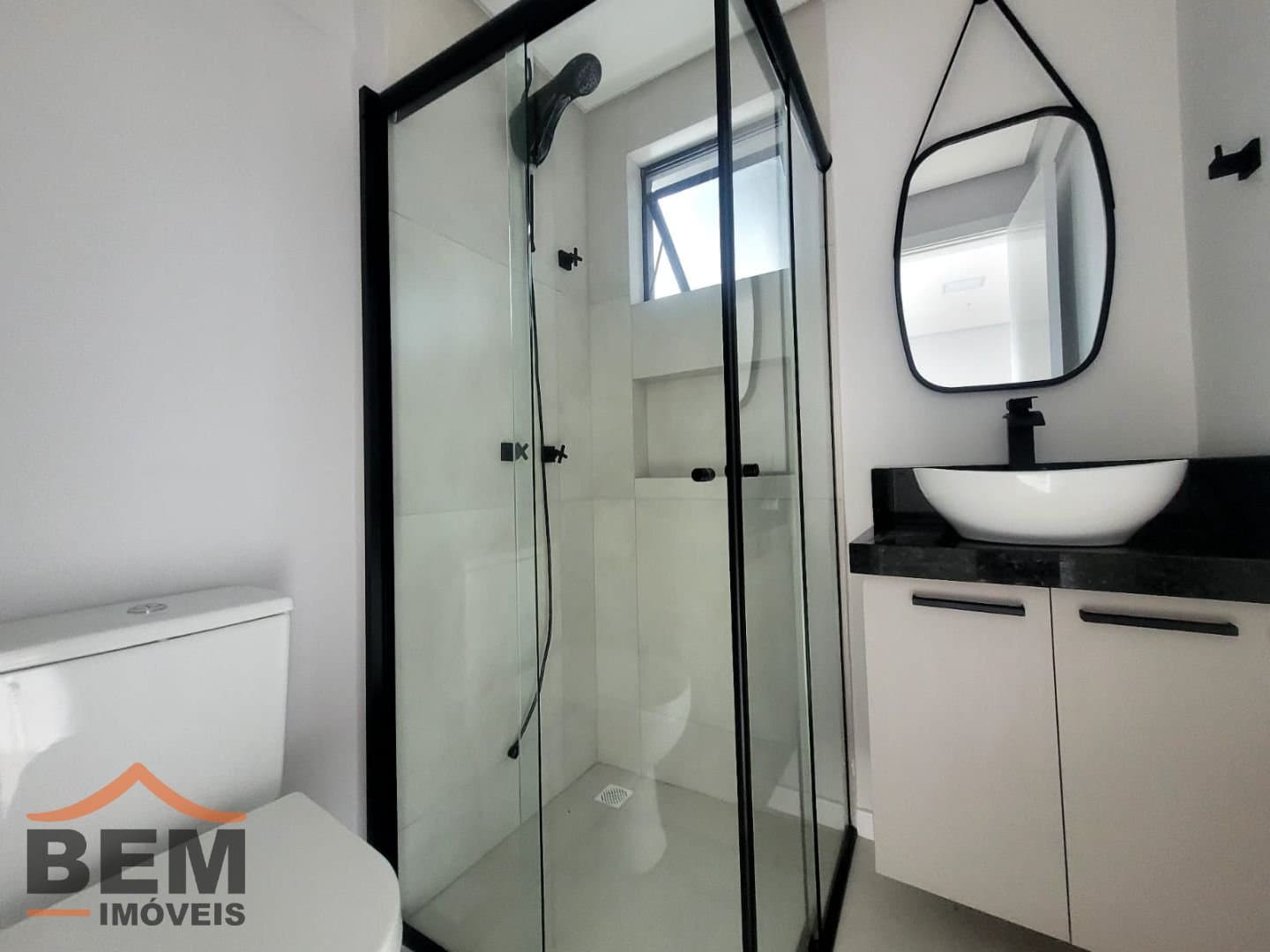 Apartamento para Locação com 3 quartos sendo 1 suíte, 2 vagas no bairro Vila Operária em Itajaí/SC