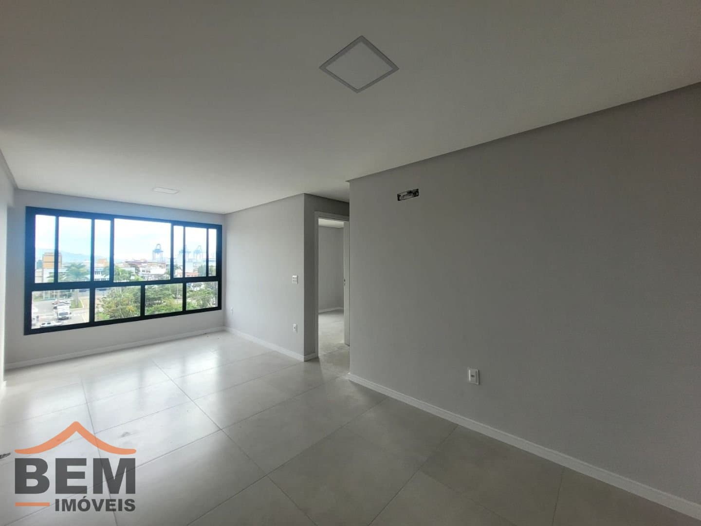 Apartamento para Locação com 3 quartos sendo 1 suíte, 2 vagas no bairro Vila Operária em Itajaí/SC