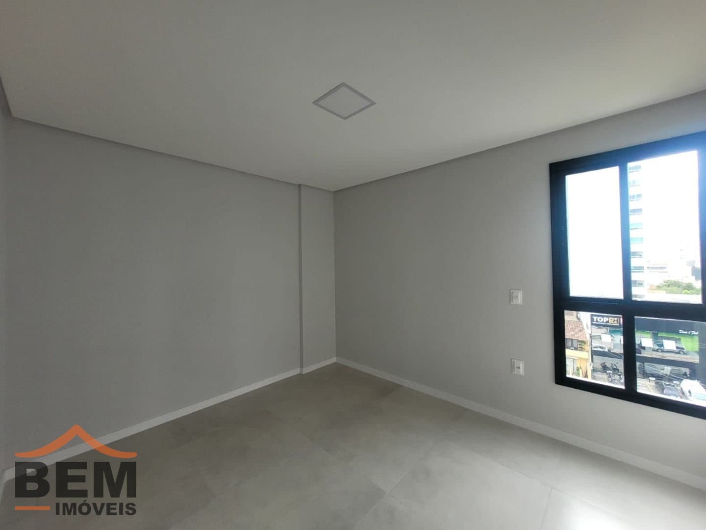 Apartamento para Locação com 3 quartos sendo 1 suíte, 2 vagas no bairro Vila Operária em Itajaí/SC