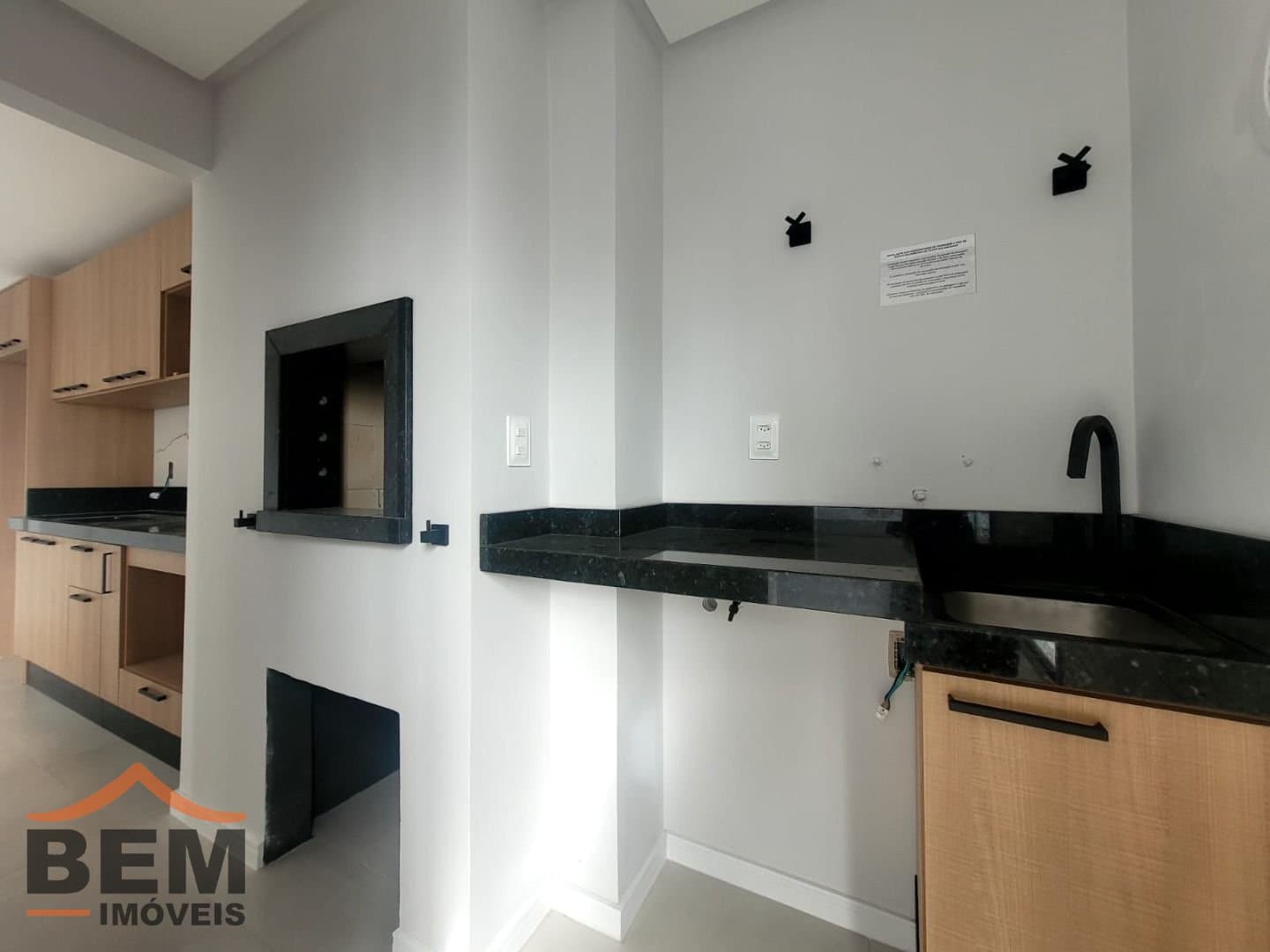 Apartamento para Locação com 3 quartos sendo 1 suíte, 2 vagas no bairro Vila Operária em Itajaí/SC