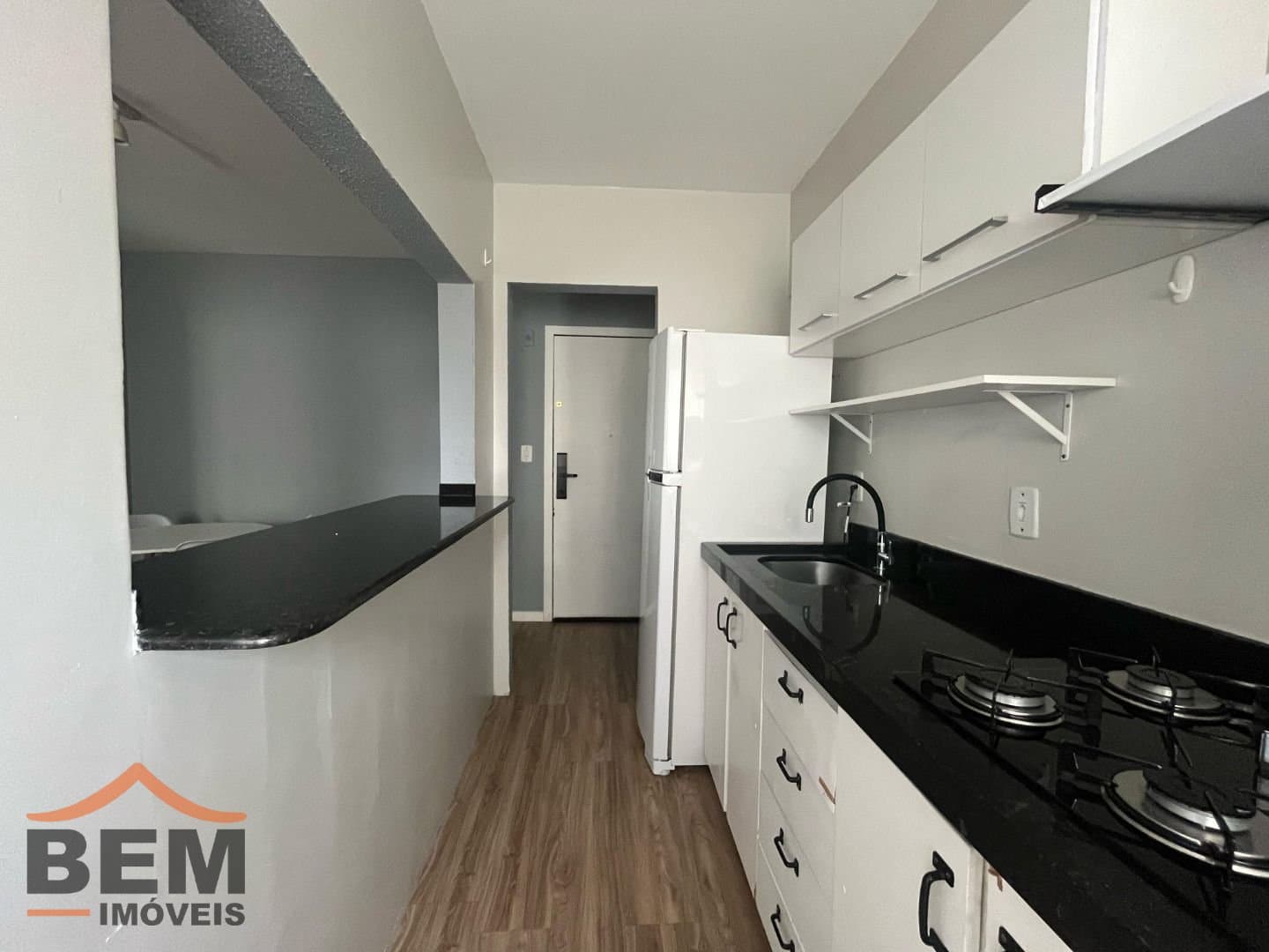 Apartamento para Locação com 1 quarto sendo 1 suíte no bairro Municipios em Balneário Camboriú/SC: 10- COZINHA