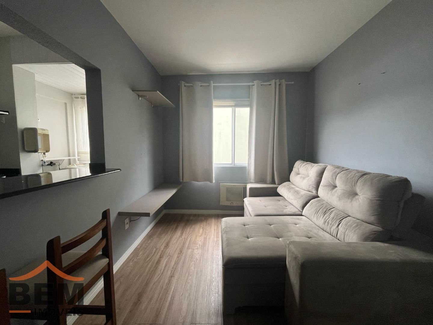 Apartamento para Locação com 1 quarto sendo 1 suíte no bairro Municipios em Balneário Camboriú/SC: 06- SALA DE ESTAR 