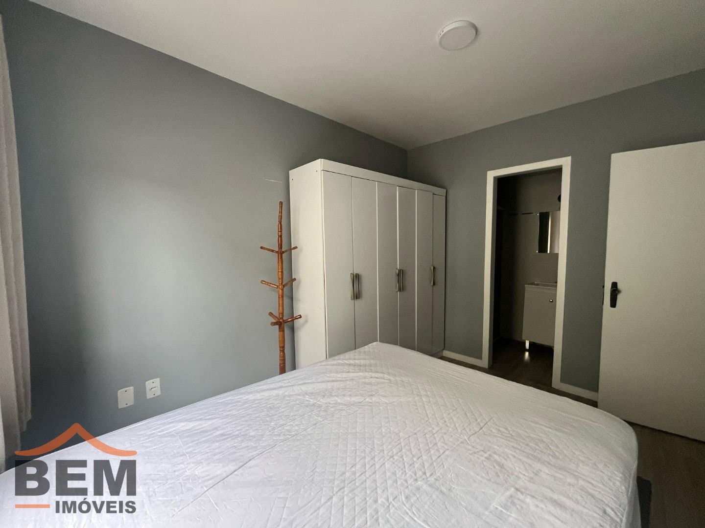 Apartamento para Locação com 1 quarto sendo 1 suíte no bairro Municipios em Balneário Camboriú/SC: 13- DORMITÓRIO SUÍTE 