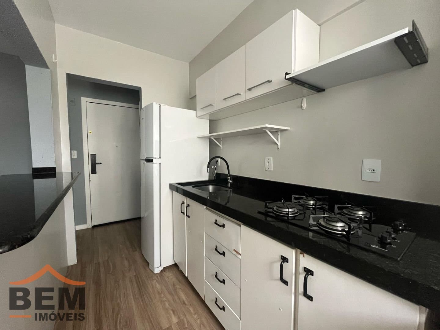 Apartamento para Locação com 1 quarto sendo 1 suíte no bairro Municipios em Balneário Camboriú/SC: 09- COZINHA
